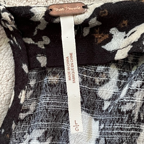 Free People All The Right Ruffles Wrap Floral Romper In Raven Combo Size L Boho - Picture 9 of 16